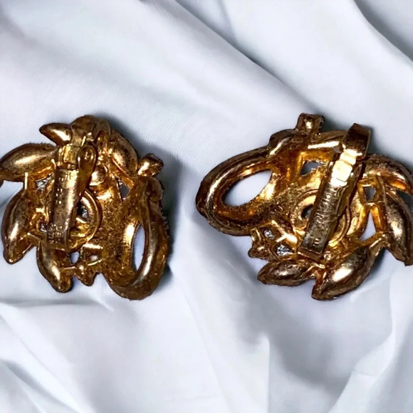 Vintage Trifari Yellow Rhinestone Gold Tone Necklace - Picture 3 of 7